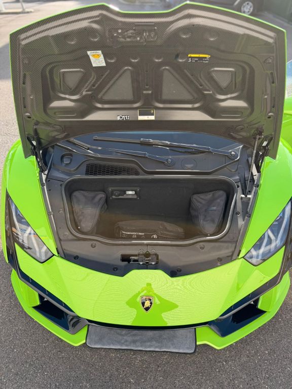 LAMBORGHINI Huracán 2024