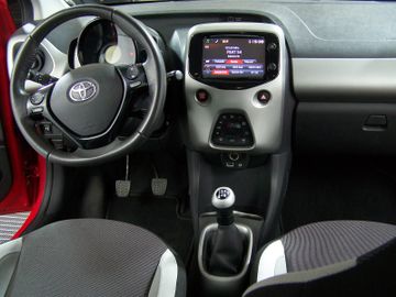 Toyota Aygo (X) - 10