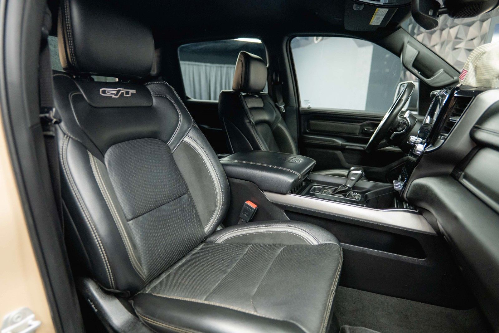 Fahrzeugabbildung Dodge RAM 5.7 V8 HEMI 4x4 NIGHT GT SPORT Offroad 19%