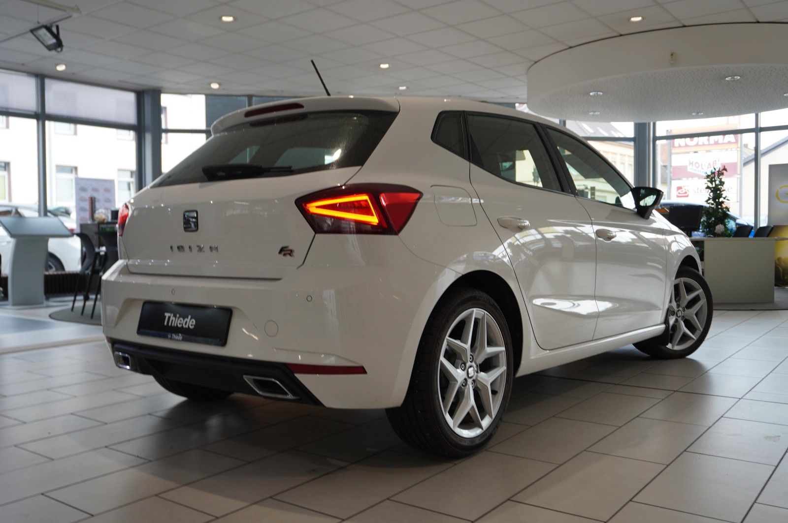 Fahrzeugabbildung SEAT Ibiza 1.0 TSI FR SPORT LED/NAVI/SHZ/PDC/TEMP/17"