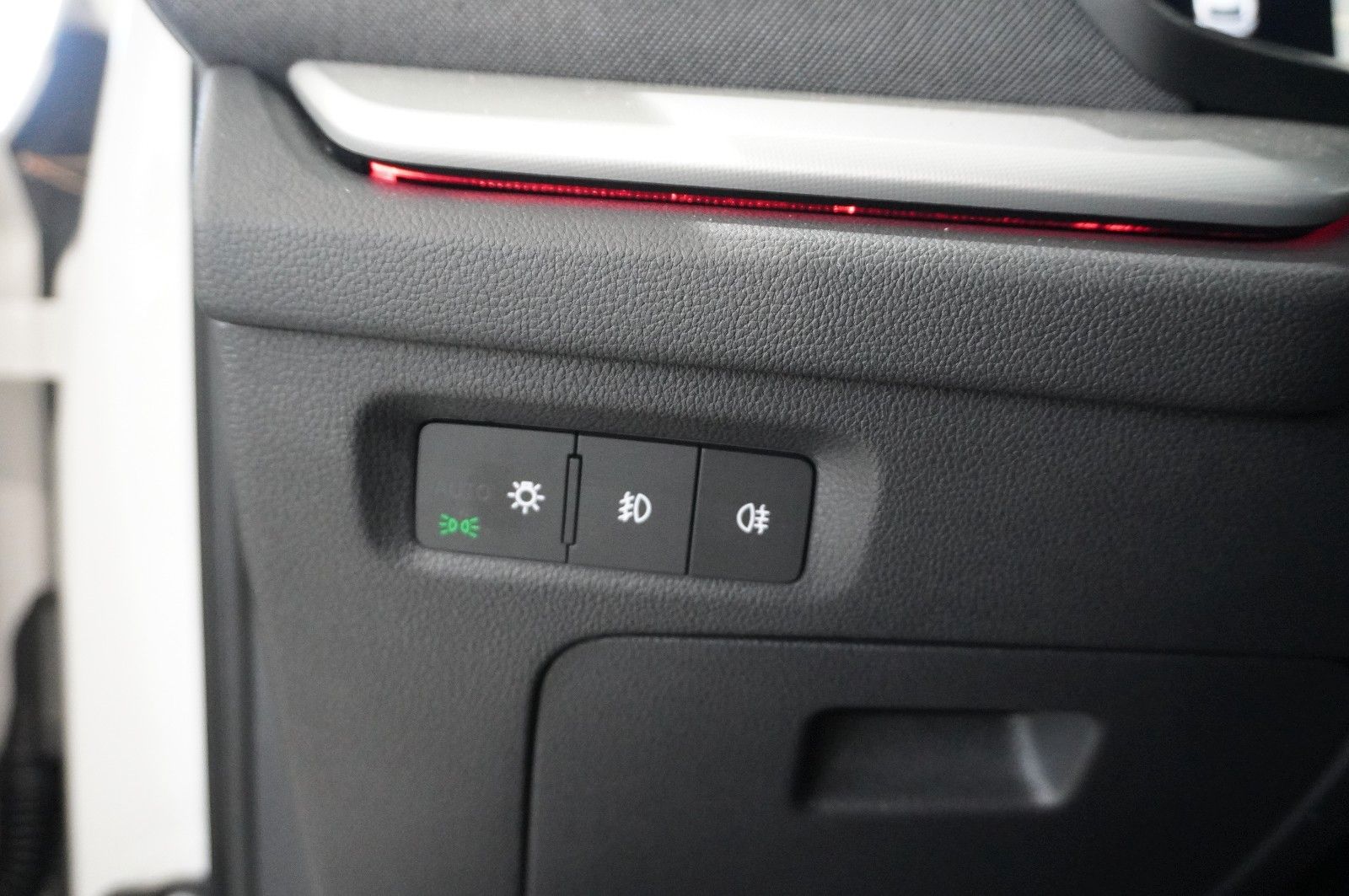 Fahrzeugabbildung SKODA Octavia COMBI 2.0D STYLE NAVI/LED/VIRTU./SHZ/DAB