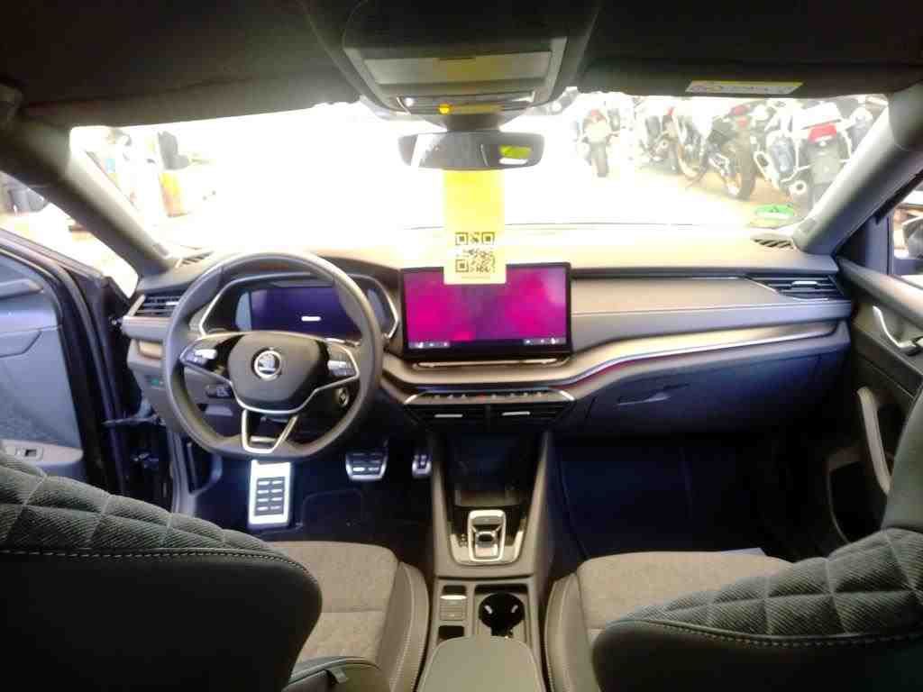 Fahrzeugabbildung SKODA Octavia Combi TDI Sportline DSG LED Navi HUD VC