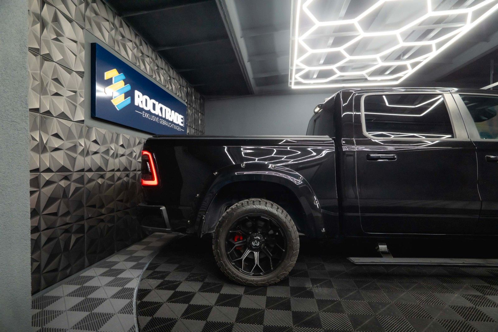 Fahrzeugabbildung Dodge RAM 5.7 V8 HEMI 4x4 LIMITED Offroad 100% Options