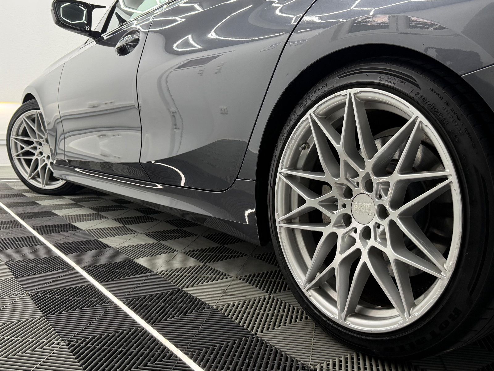 Fahrzeugabbildung BMW 330i LIMOUSINE/SPORT/LIVE COC/HiFi/AMBIENTE/H&R