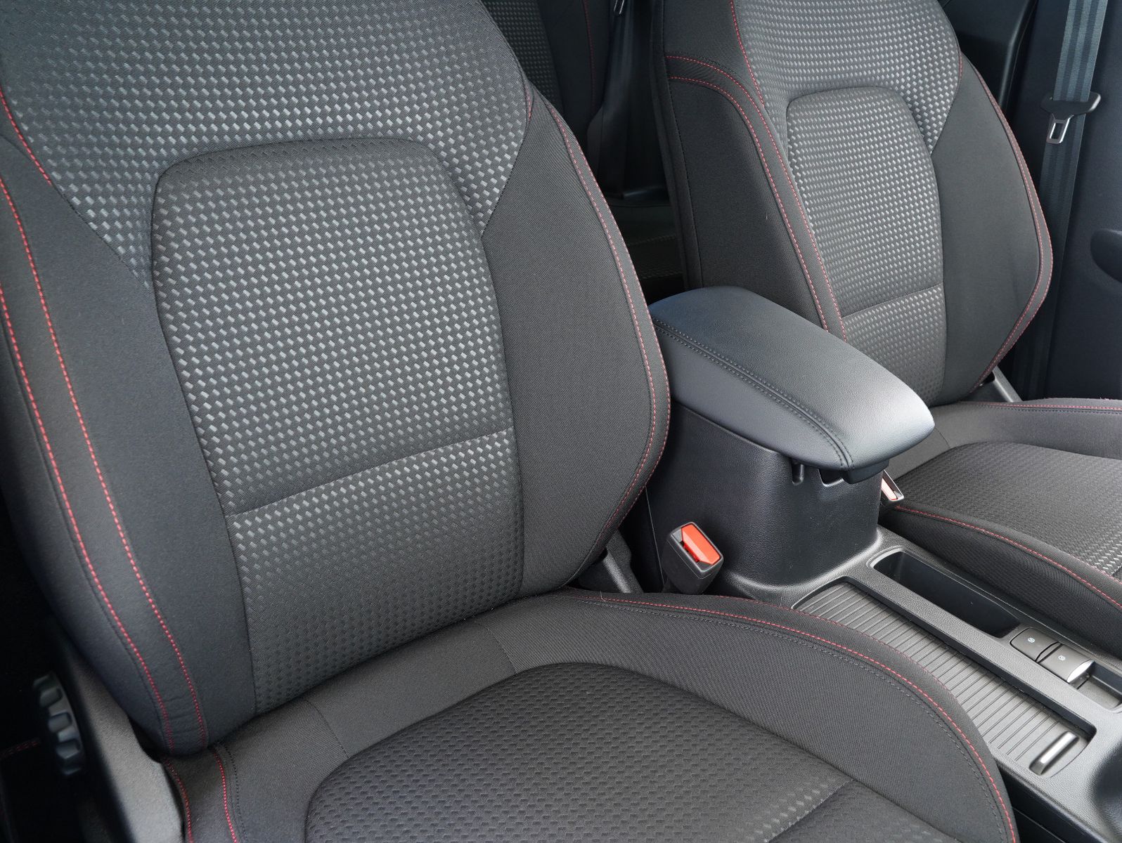 Fahrzeugabbildung Ford Focus Turnier ST-Line X 1.0 EcoBoost Mild-Hybrid