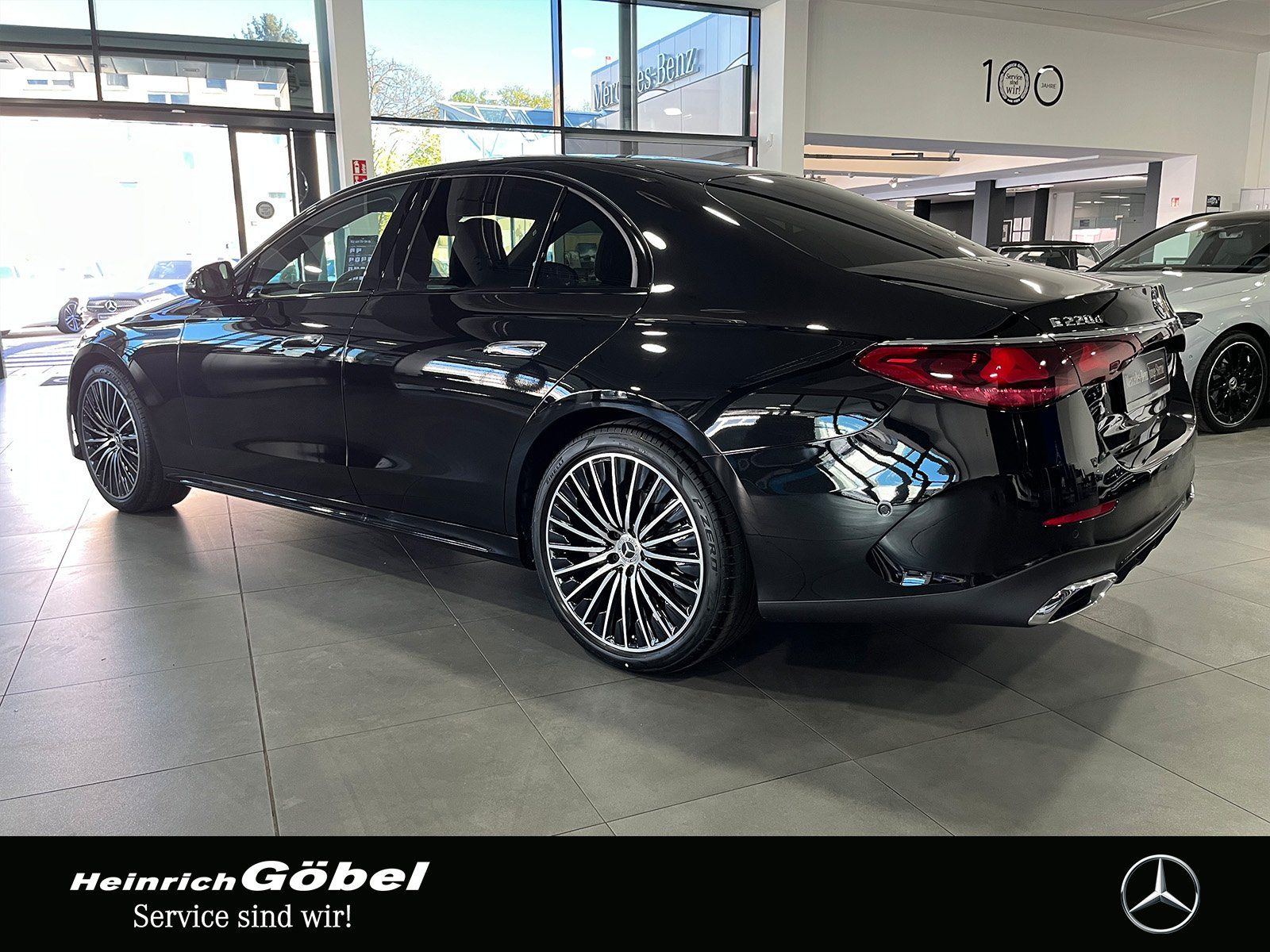 Fahrzeugabbildung Mercedes-Benz E 220 d Edition AMG PANO+DIGITAL.L+SITZKLIMA+20"