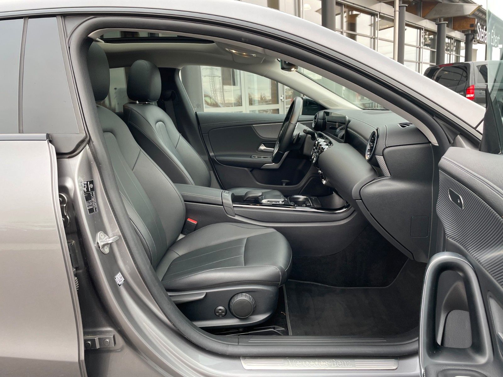 Fahrzeugabbildung Mercedes-Benz CLA 200 d SB Night+Pano+AHK+MBUX+R-Kamera+Leder