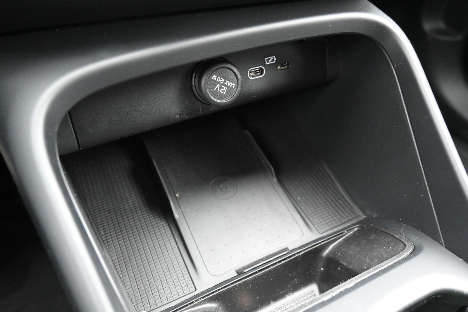Fahrzeugabbildung Volvo EX40 SingleMotorExtendedRangePlus Dark*574 KM RW