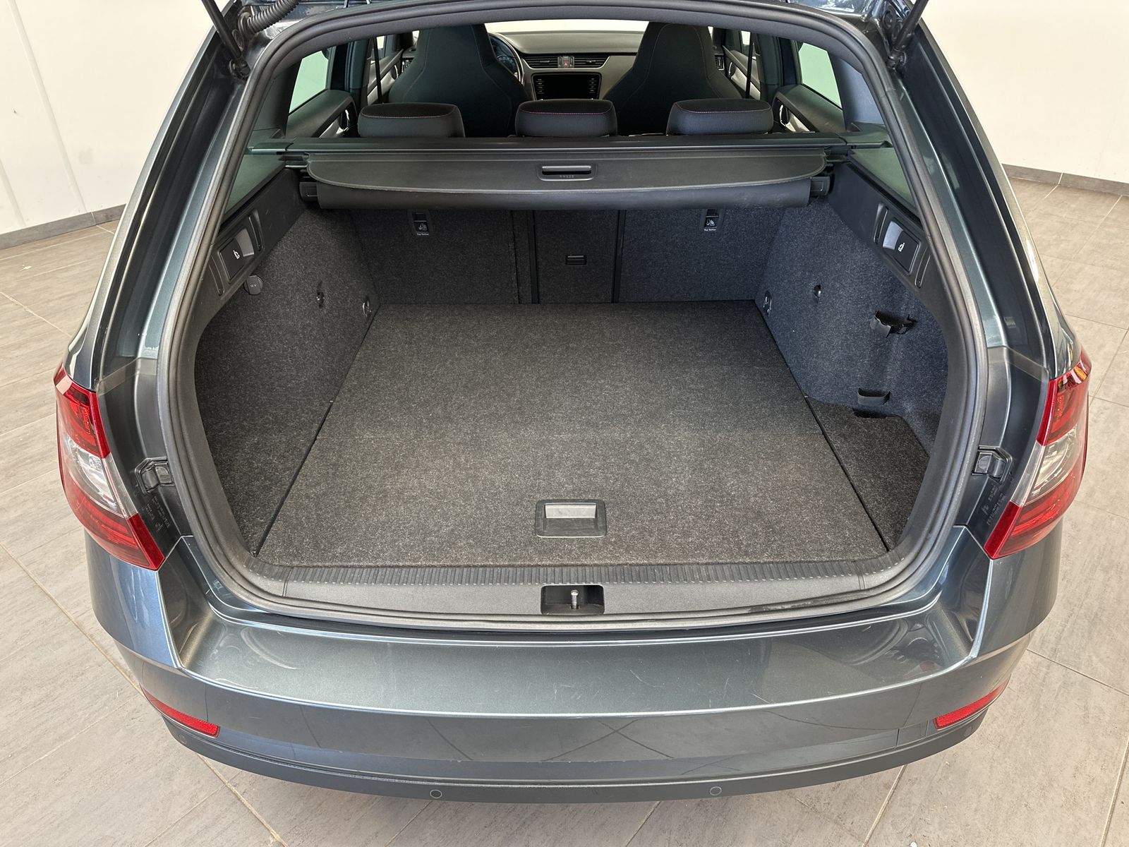Fahrzeugabbildung SKODA Octavia Combi 2.0 TDI DSG Sport NAV+LED+ACC+17ZO