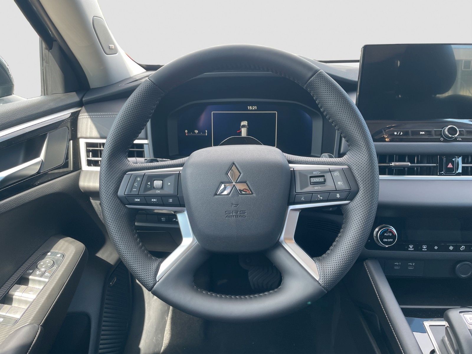 Fahrzeugabbildung Mitsubishi Outlander 2.4 PHEV 4WD Standheizung Tageszulassu