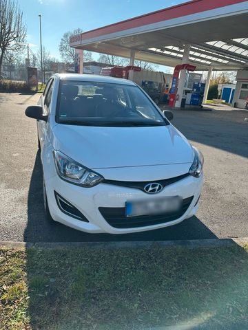 Hyundai i20 wenig KM top gepflegt