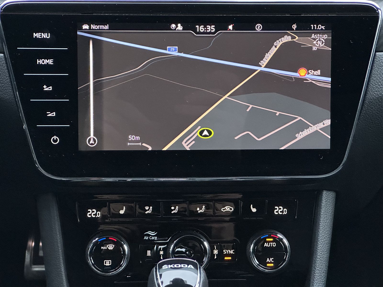 Fahrzeugabbildung SKODA Superb Combi Sportline NAV+LED+AHK+KAMERA+ACC+VC