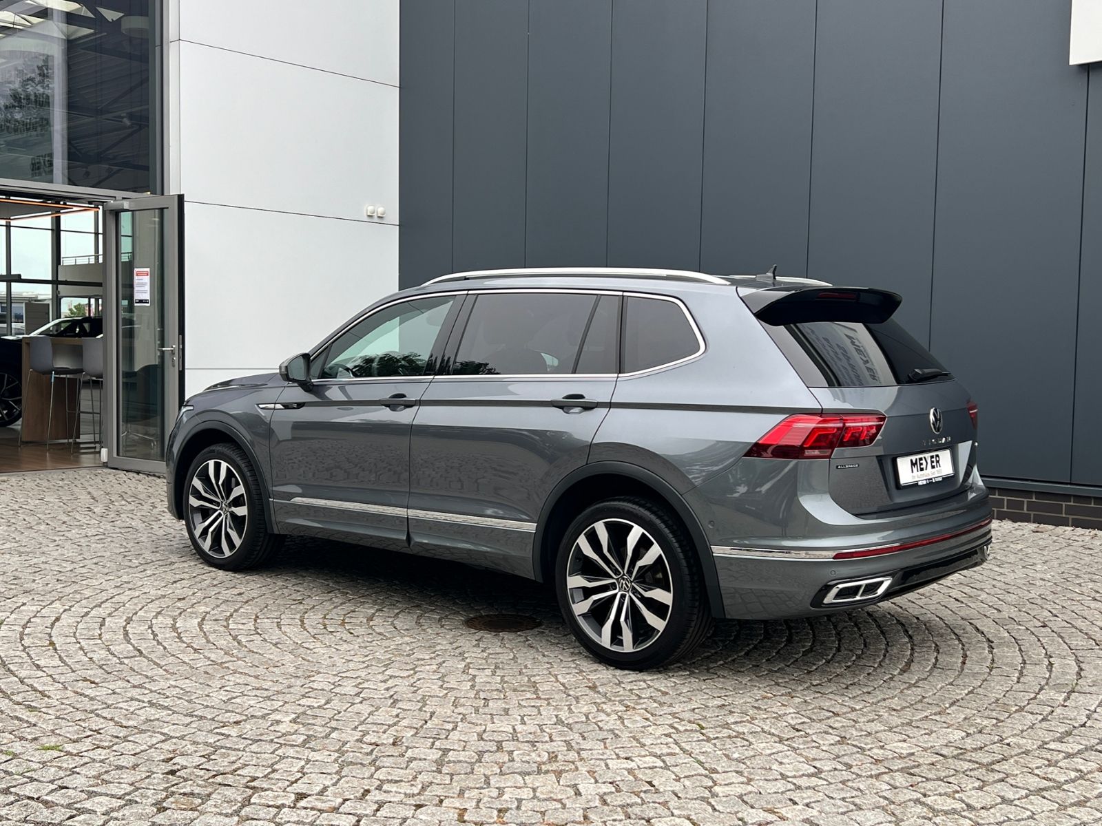 Fahrzeugabbildung Volkswagen Tiguan Allspace R-Line 2.0 TDI DSG 4Motion *AHK,