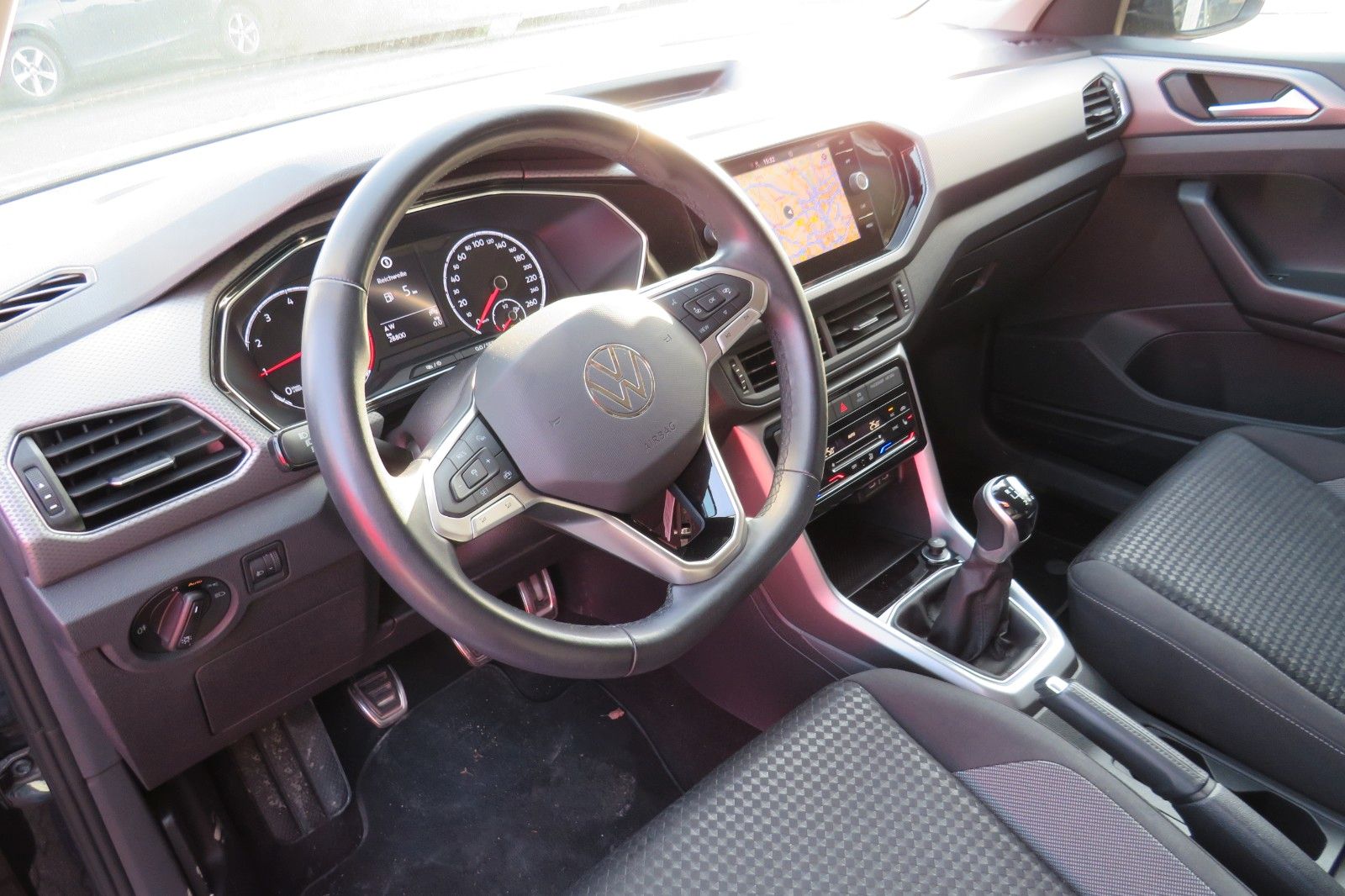 Fahrzeugabbildung Volkswagen T-Cross Active ACC SITZH. NAVI GJ APP-CONNECT