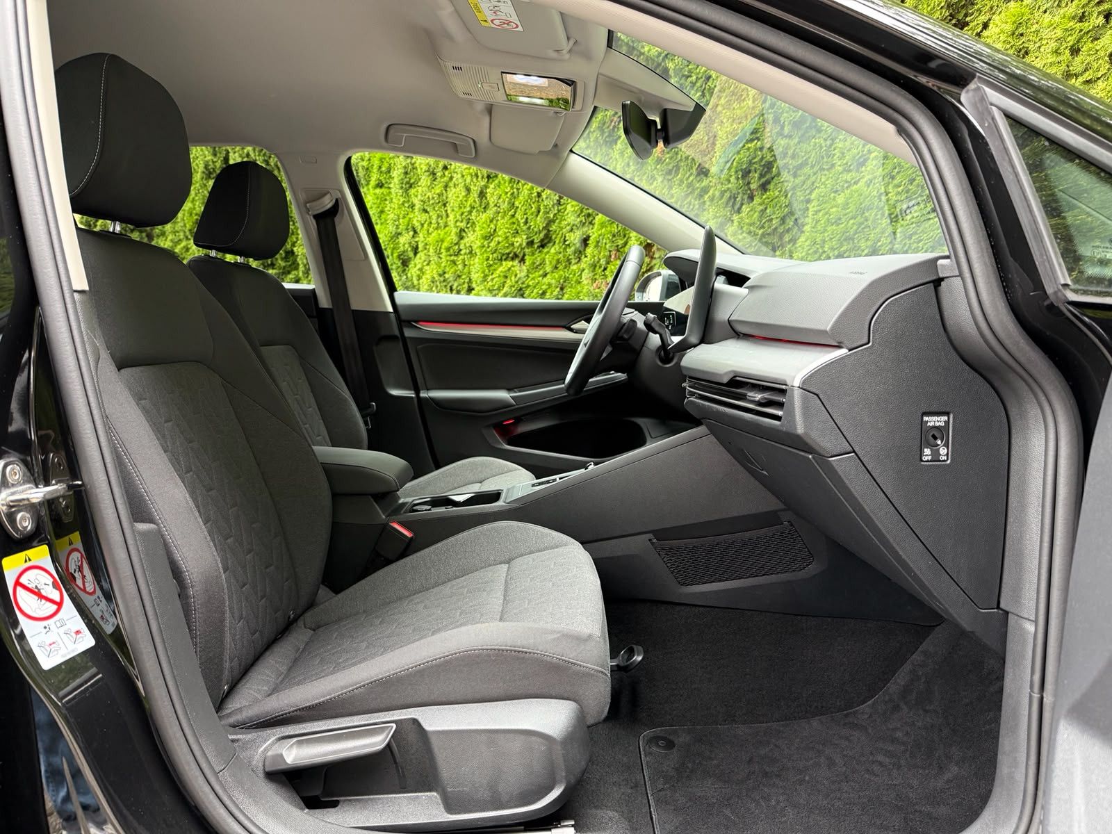 Fahrzeugabbildung Volkswagen Golf 2.0 TDI DSG LIFE LED+KAM+ACC+SHZ+CARPL+AMBI