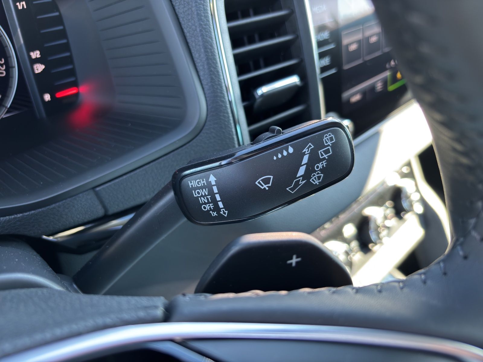 Fahrzeugabbildung SKODA Karoq Balance 1.5 TSI DSG AHZ LED RFK SH ACC Cli