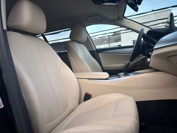 BMW 530e xDrive A Touring HiFi DAB WLAN RFK Shz