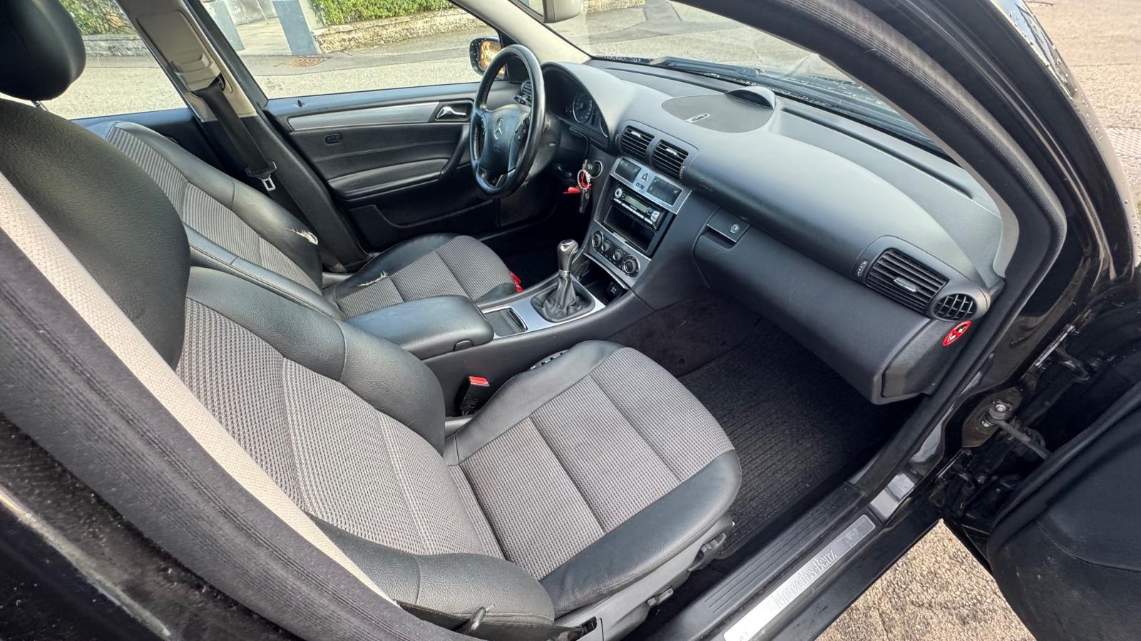 Mercedes-Benz C200 2005 — photo 9