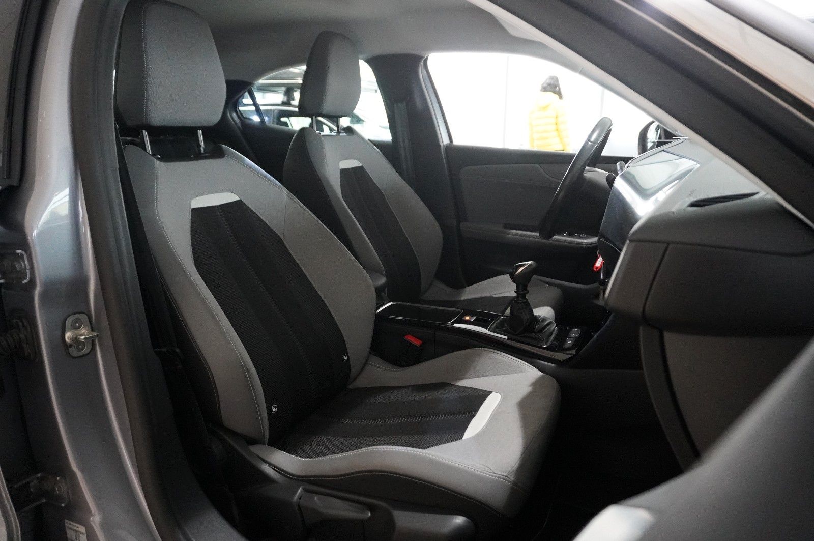 Fahrzeugabbildung Opel Mokka 1.2T ELEGANCE NAVI/LED/KAMERA/SPORT/DAB+