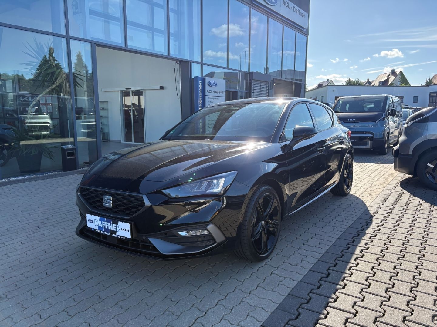 Fahrzeugabbildung SEAT Leon 1.5 FR Black Edition SpurhalteASS Kamera PD