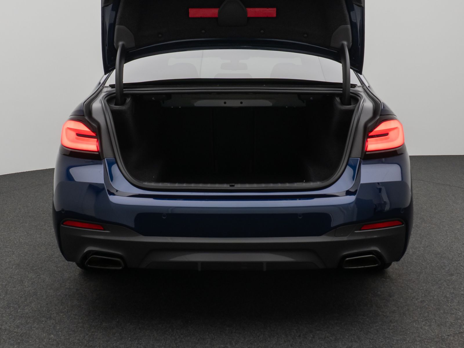 Fahrzeugabbildung BMW 540i xD M Sport Glasdach Kamera DAB H/K Massage