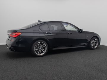 BMW 750 - 6