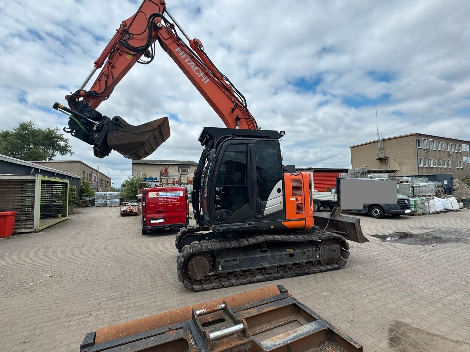 Hitachi ZX 135