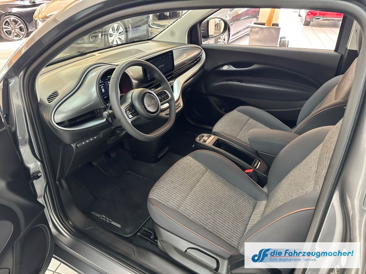 Fahrzeugabbildung Fiat 500 e Icon Navi Memory Sitze Apple CarPlay Andro