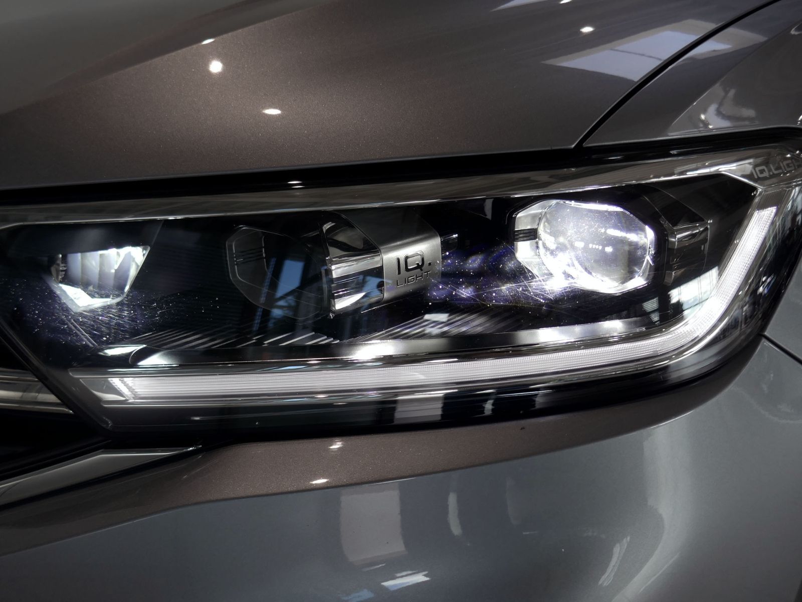 Fahrzeugabbildung Volkswagen T-Roc Style 2.0 TDI DSG | LED AHK RFK ACC Navi