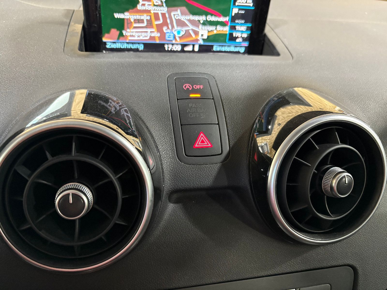 Fahrzeugabbildung Audi A1 Sportback design/S-TRONIC/PDC/NAVI/SHZ/KLIMA