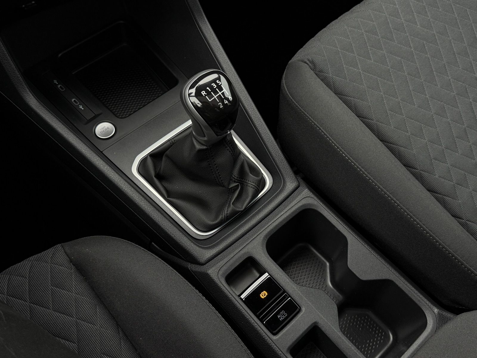 Fahrzeugabbildung Volkswagen Caddy Edition Maxi 7-Sitzer ACC AHK LED Pano Kam