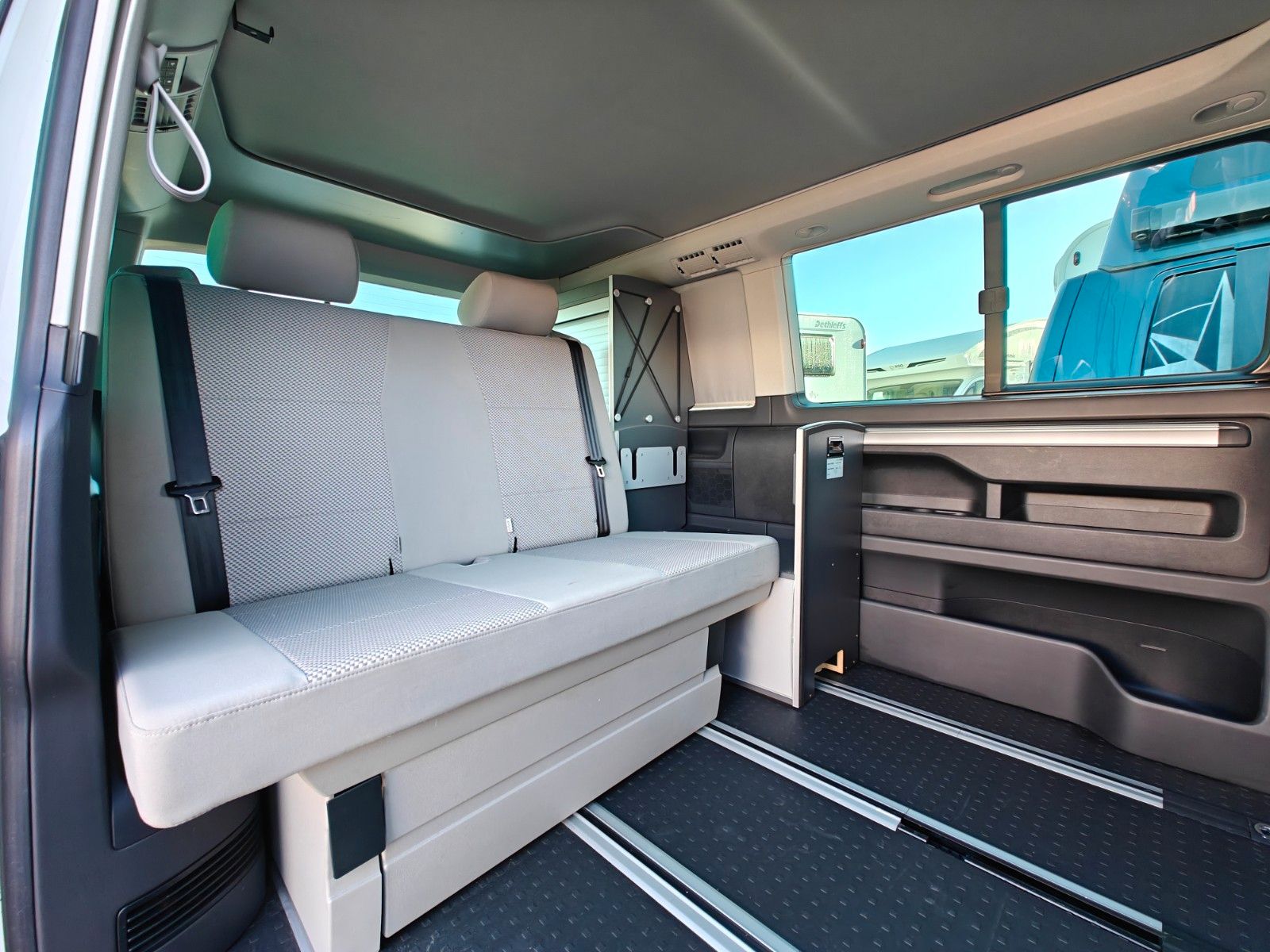 Fahrzeugabbildung Volkswagen T6 California Beach - Automatik + Schlafdach -