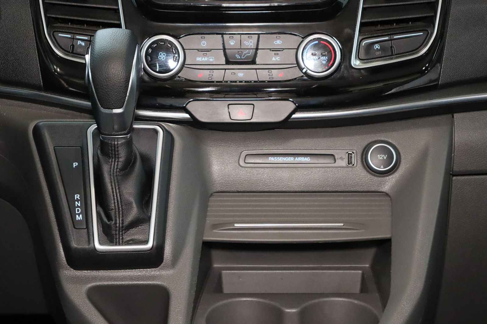 Fahrzeugabbildung Ford Tourneo Custom 2.0 L2 Lang Titanium Black Series