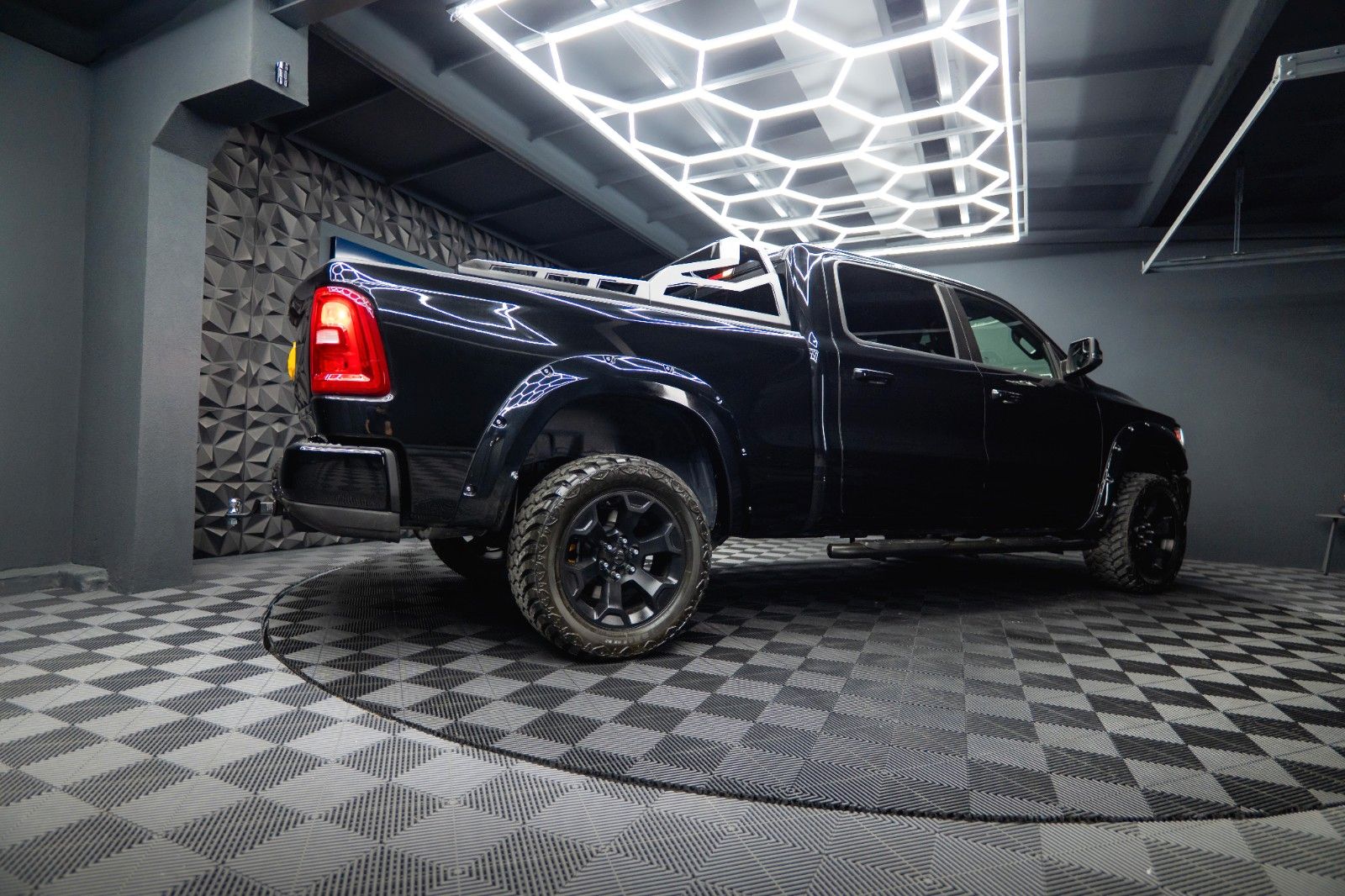 Fahrzeugabbildung Dodge RAM 3.0 MY 25 TWIN TURBO Offroad Night ACC 19%