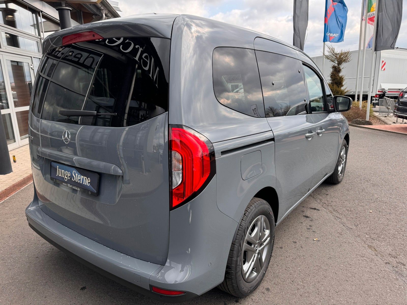 Fahrzeugabbildung Mercedes-Benz T 180 Style LED Kamera KEYLESS MBUX SHZ