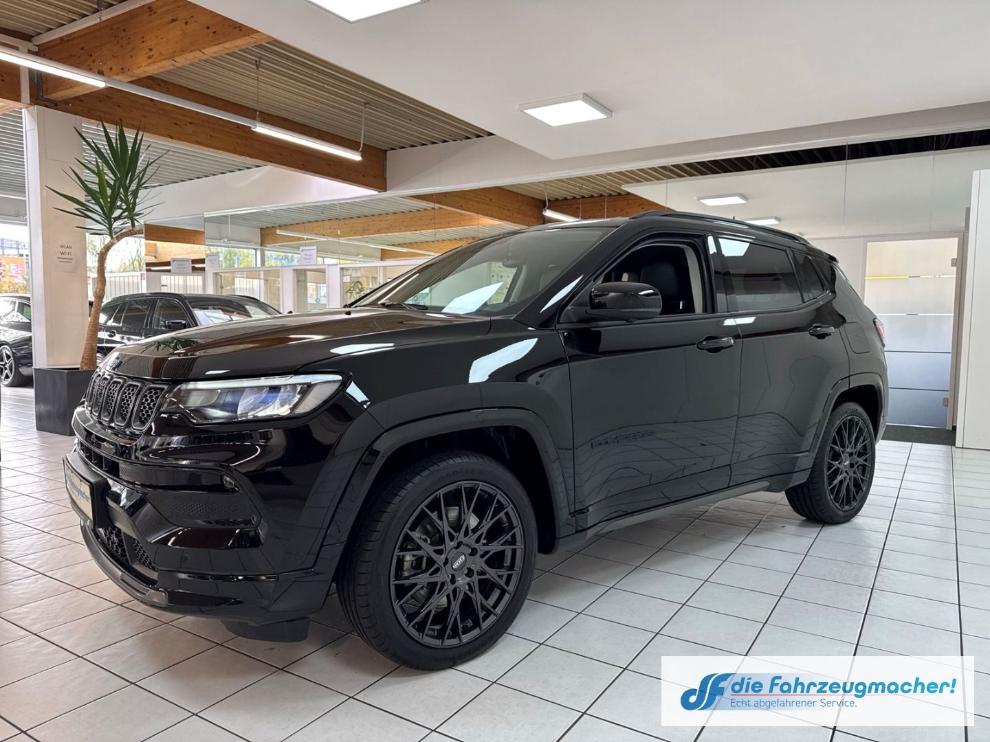 Fahrzeugabbildung Jeep Compass S Plug-In Hybrid 4WD Navi Soundsystem 36