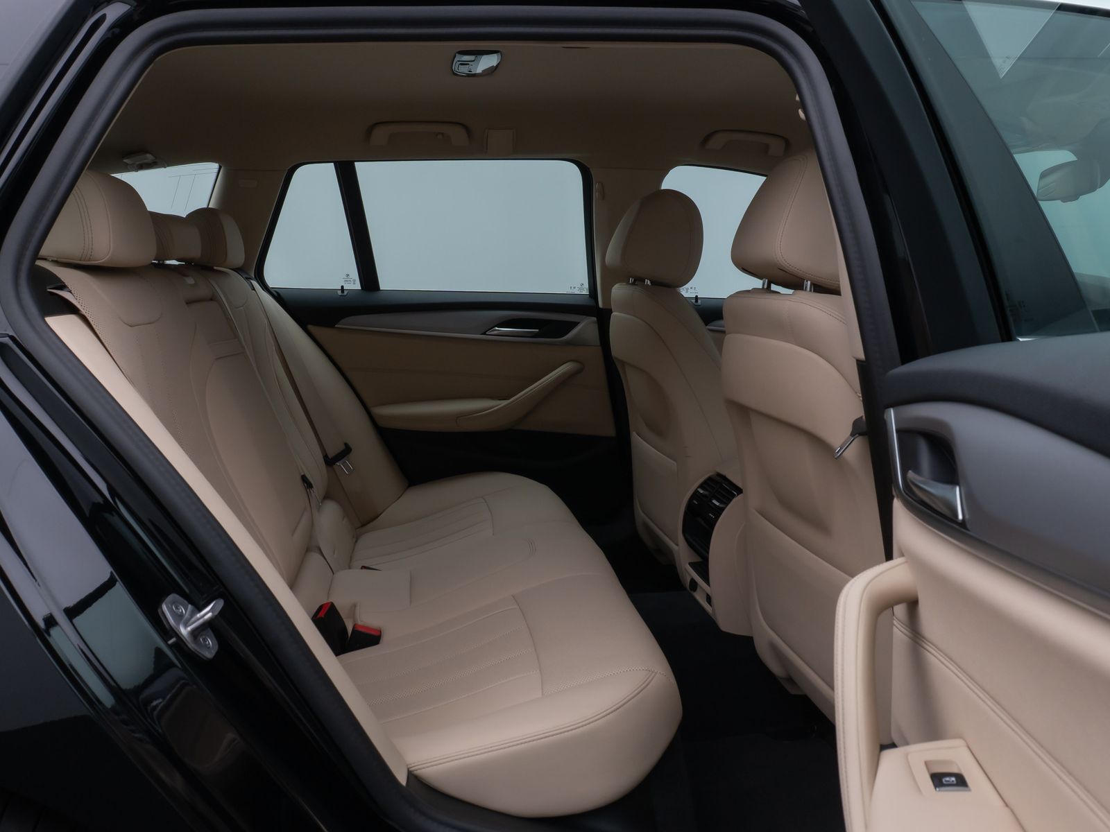 Fahrzeugabbildung BMW 530e xD DAB HiFi Leder Lenkradheizgung AHK Alarm