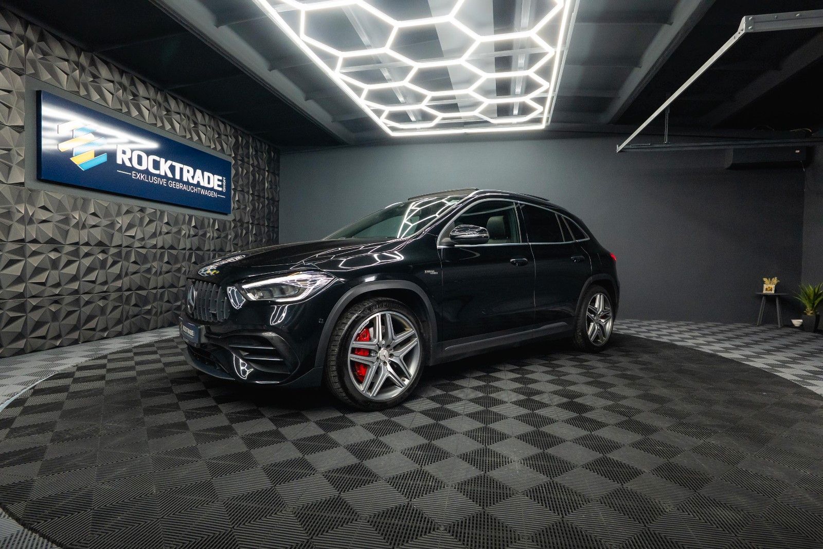 Fahrzeugabbildung Mercedes-Benz GLA 45 S AMG 4Matic | ACC | PANO | BURMESTER