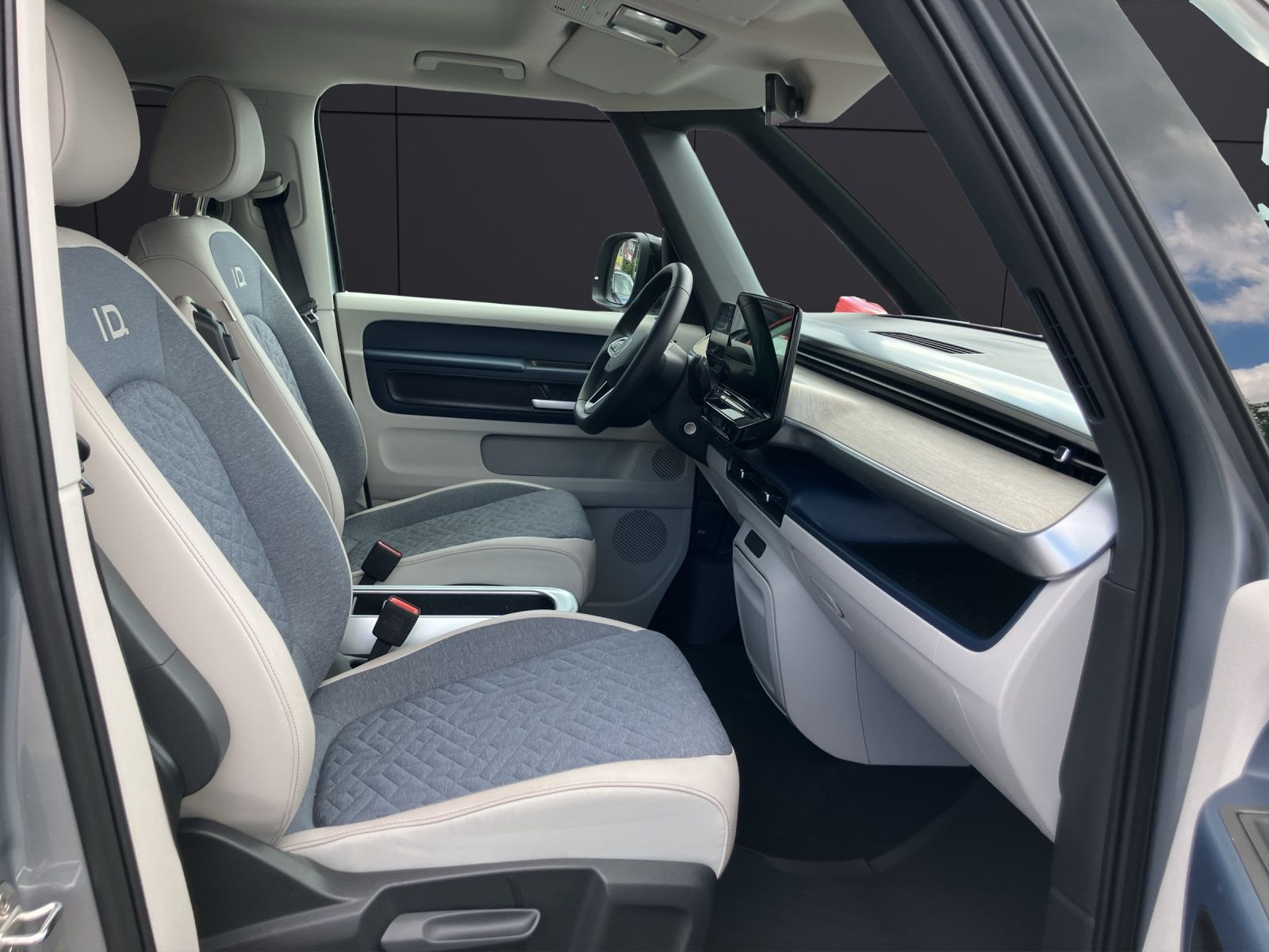 Fahrzeugabbildung Volkswagen ID.Buzz Pro Matrix AHK Navi ACC