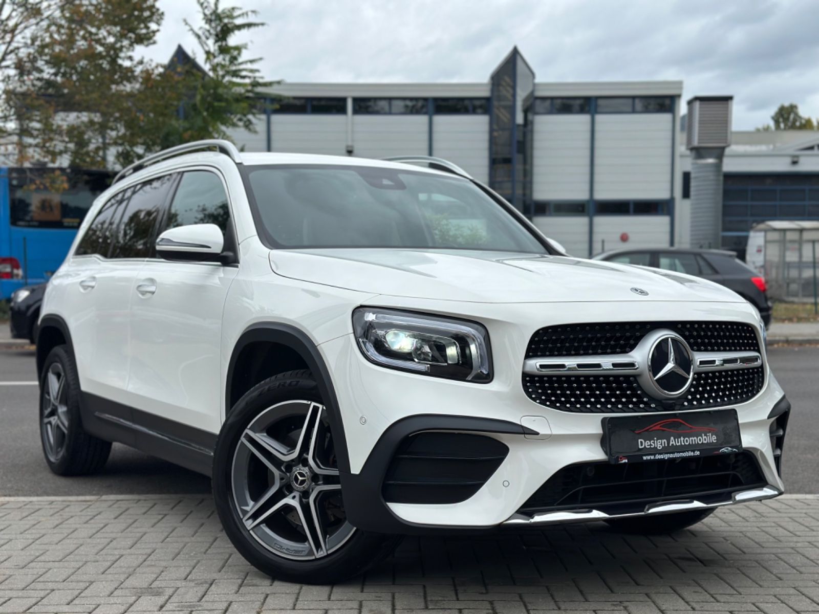MERCEDES-BENZ GLB 200 AMG LINE*7-SITZ/KEYLESS/MBUX/KAMERA/NAVI