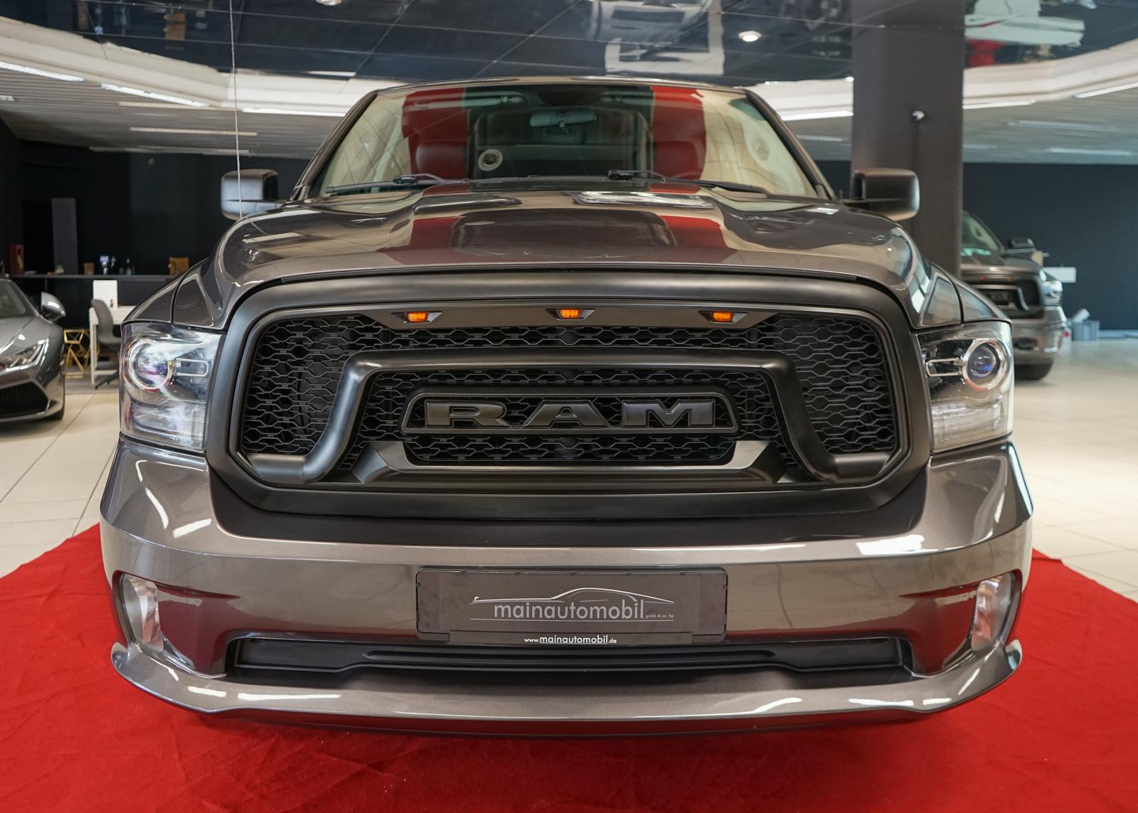 Dodge RAM 1500 5.7 HEMI V8 Vollleder Trittbretter 