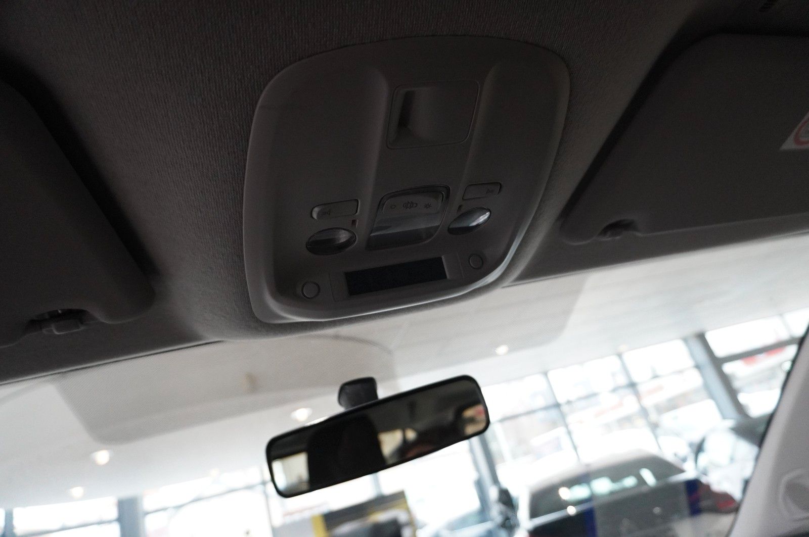 Fahrzeugabbildung Opel Vivaro C Kombi 2.0D "L" 9-SITZER NAVI/TEMP./DAB+