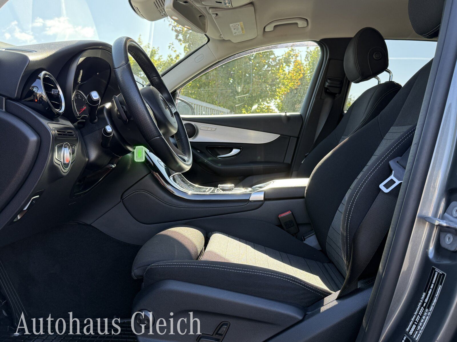 Fahrzeugabbildung Mercedes-Benz GLC 220 d 4Matic Navi/Keyless Go Startanlage/LED
