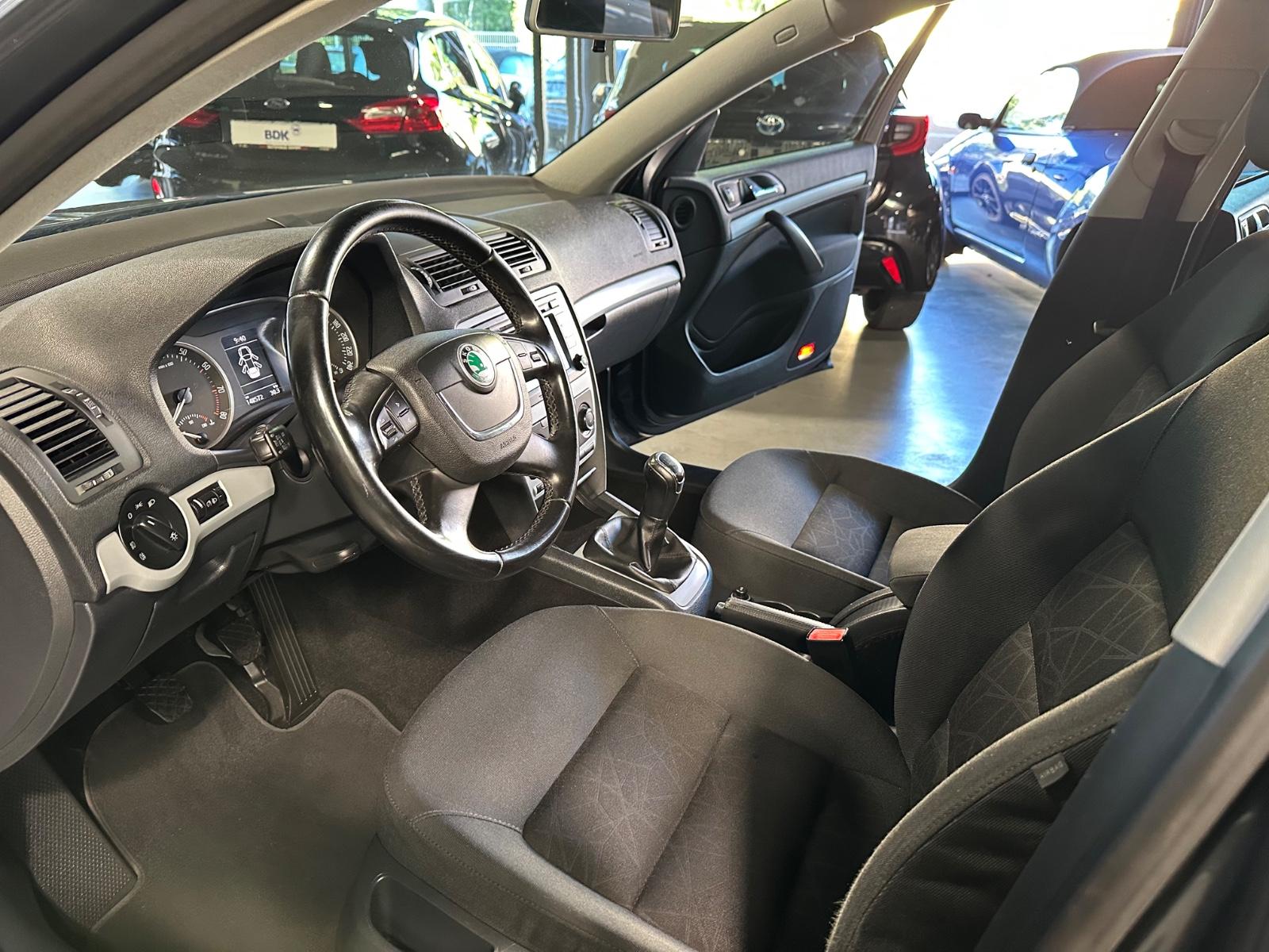 Skoda Octavia 2011 — photo 11