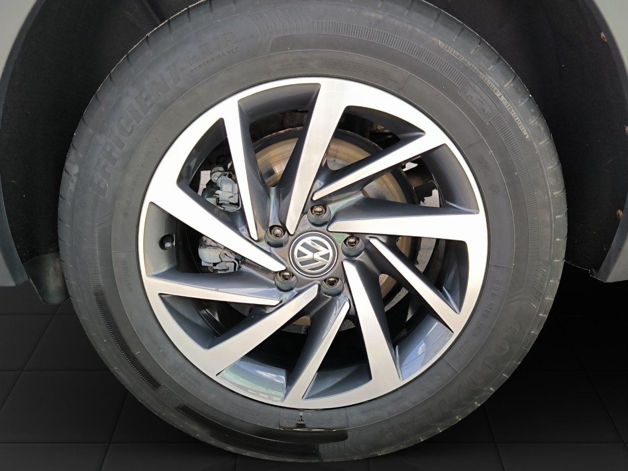 VW Tiguan Sound 4Motion AHK Navi - Bild 24