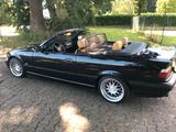 BMW Oldtimer BMW Cabrio 320 iPad - BMW 320 aus 1996: 320i