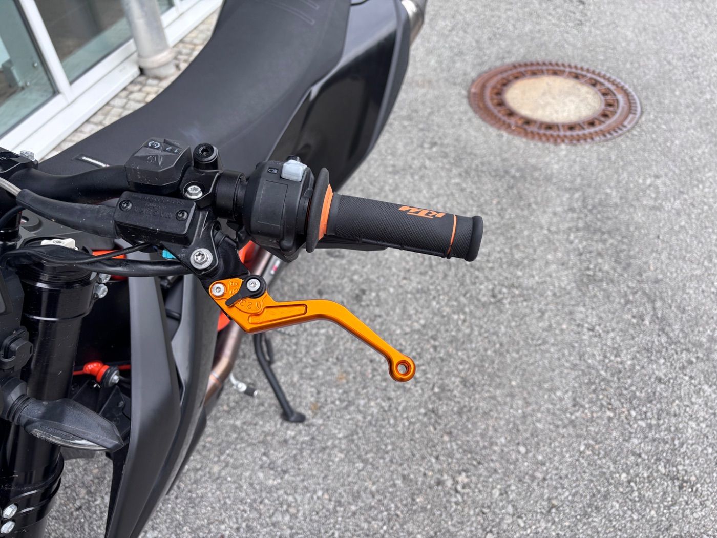 Fahrzeugabbildung KTM 690 SMC R, Sportauspuff, Lenkerendspiegel QS, LE