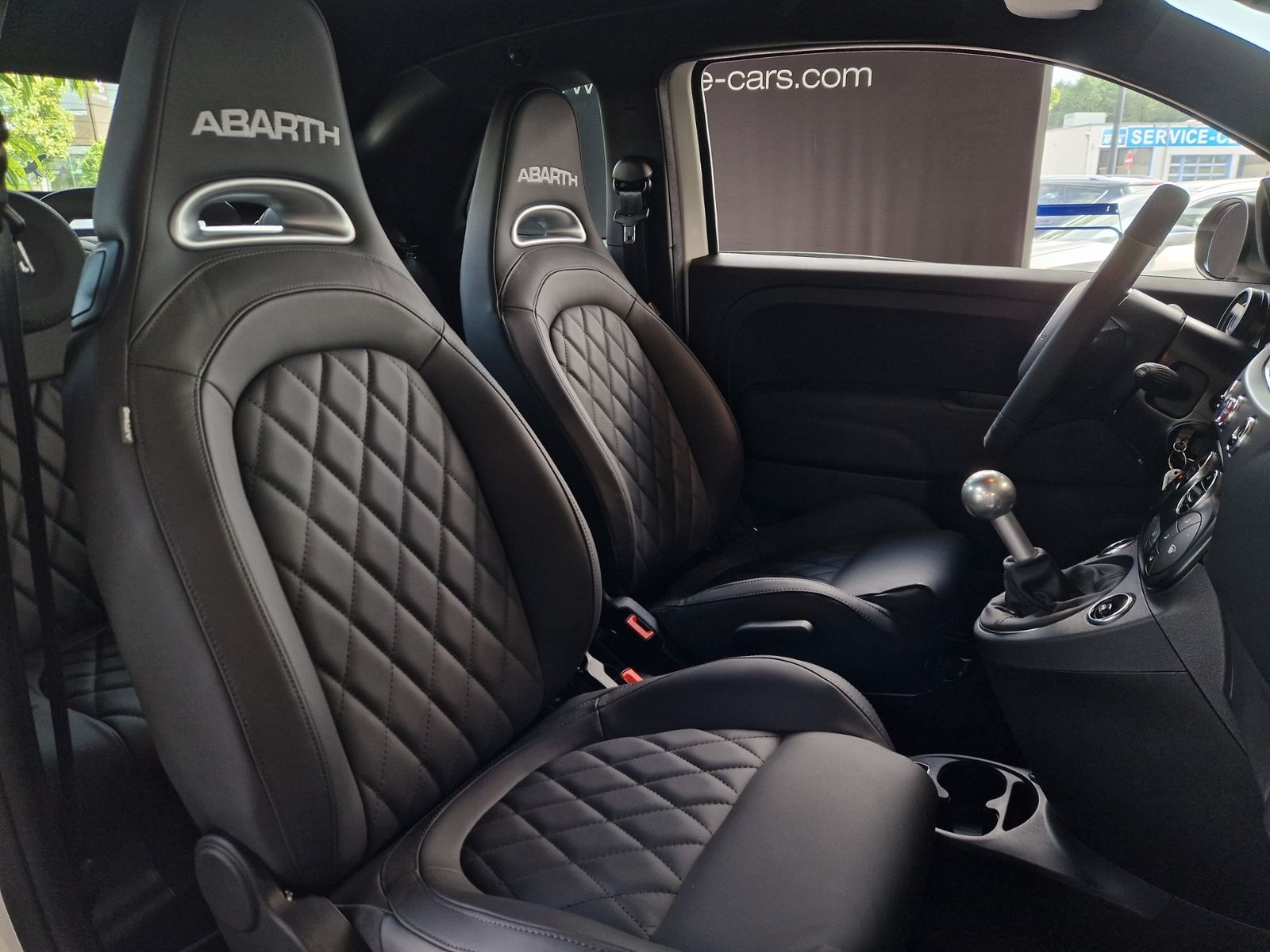 Fahrzeugabbildung Abarth 695C Turismo BEATS NAVI LEDER
