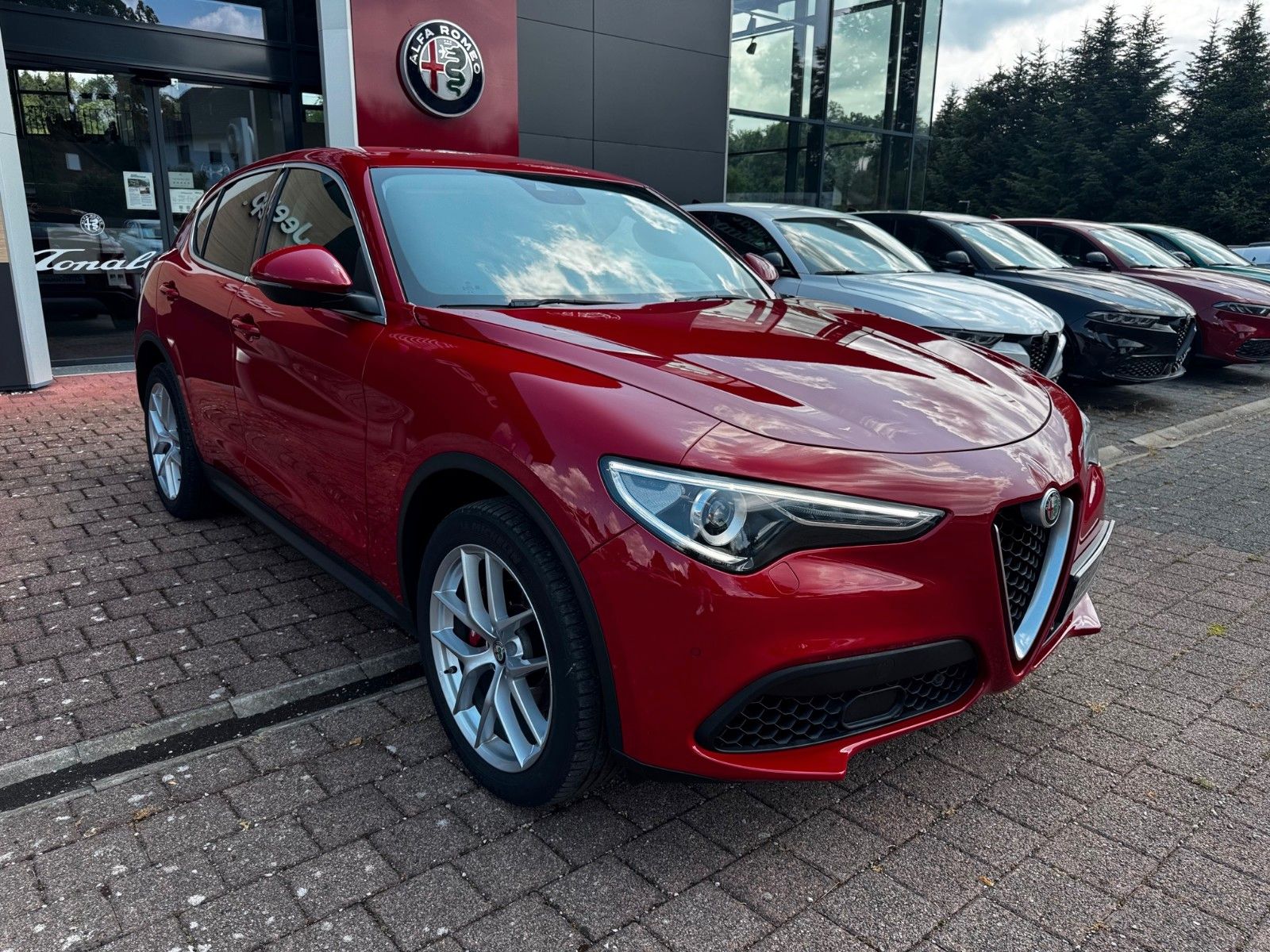 Fahrzeugabbildung Alfa Romeo Stelvio Super 280PS AT Q4 MEMORY NAVI EL. HECKKL