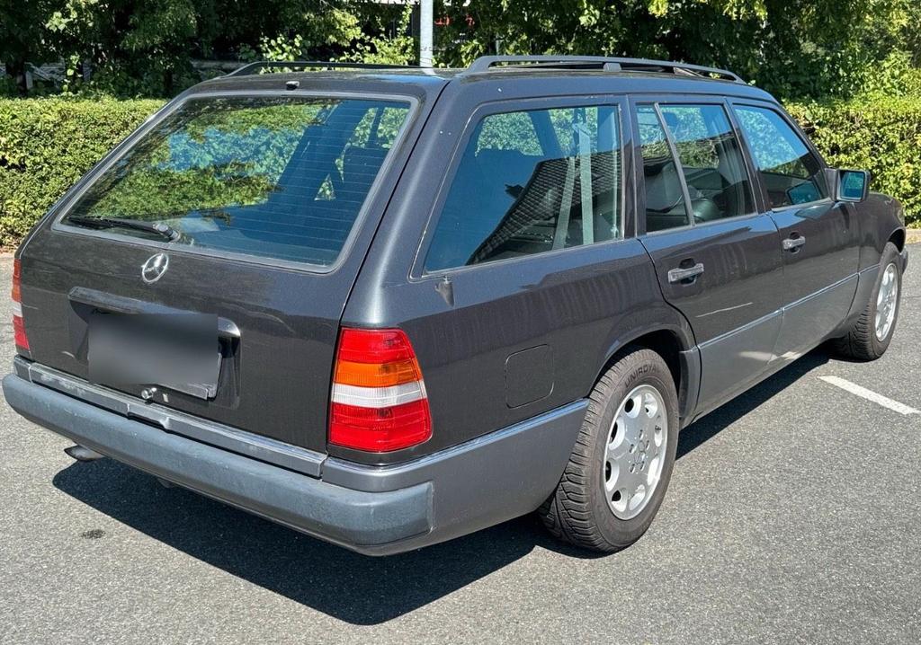 Mercedes-Benz E 320